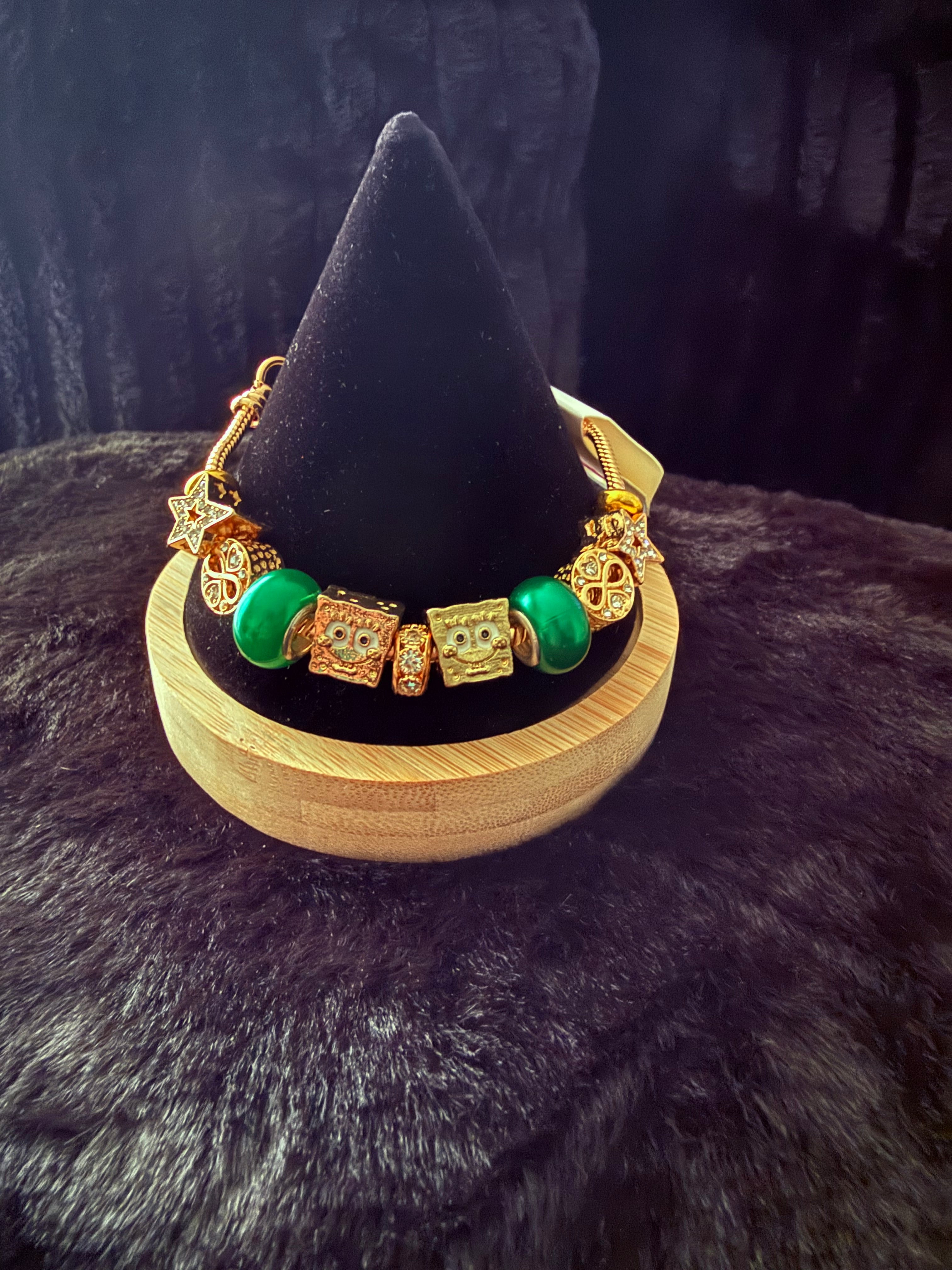 Green and gold sponge