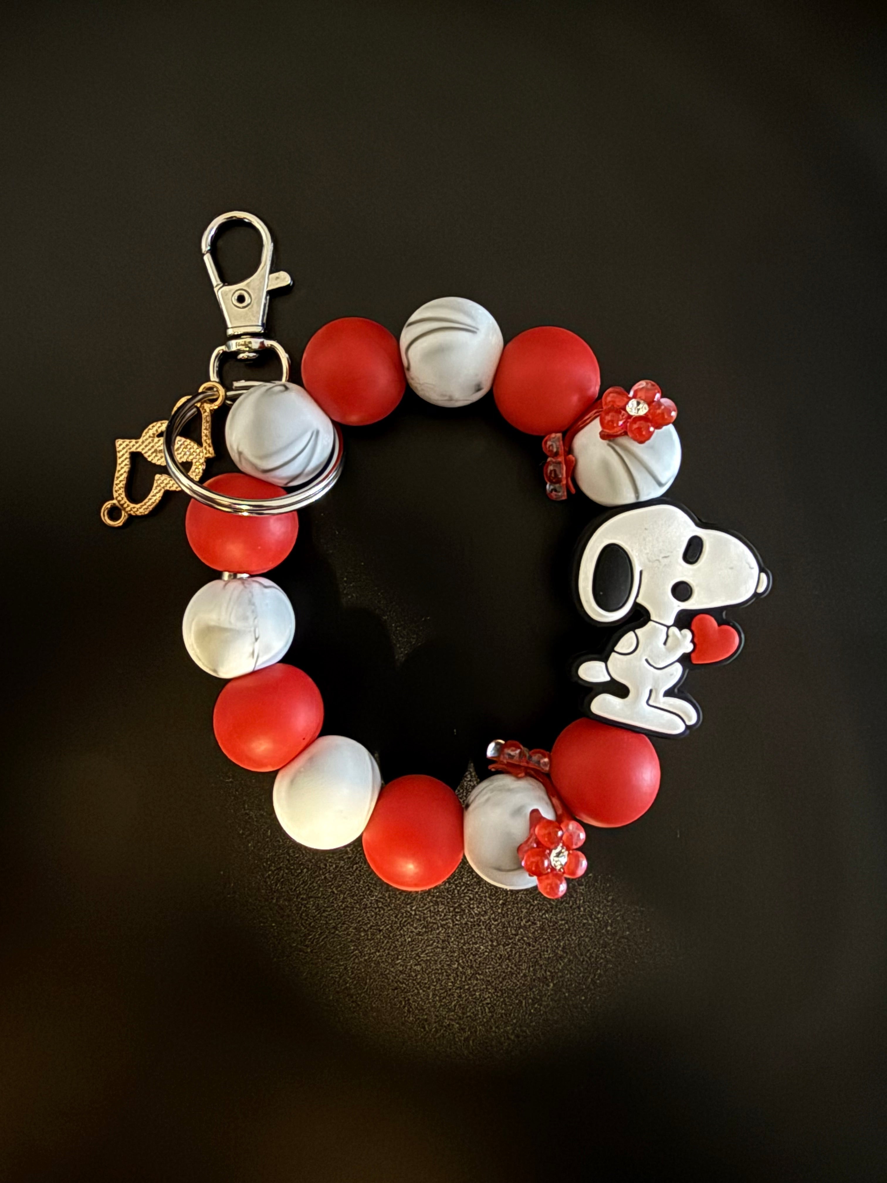 White and red snoopy