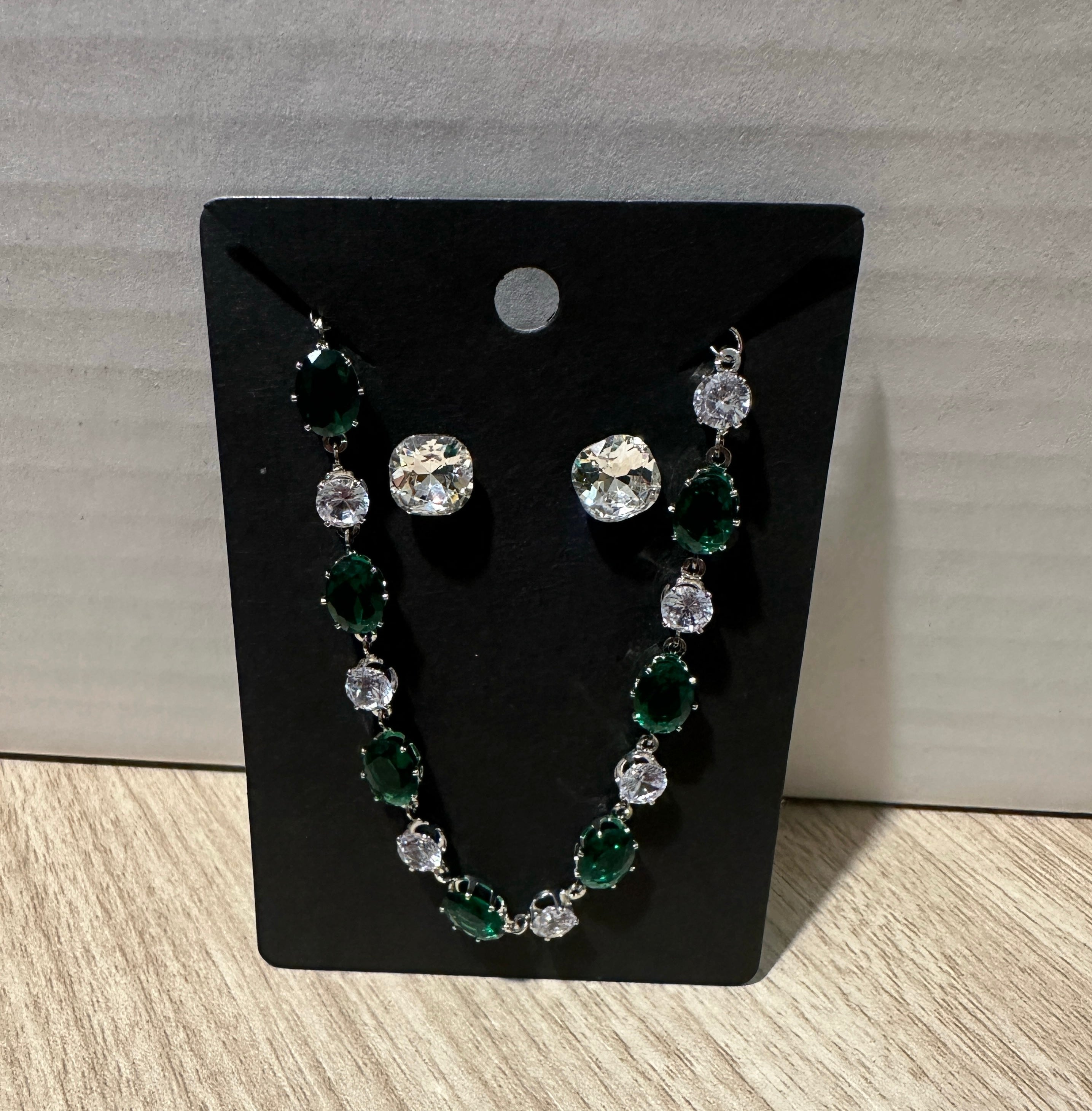 Hunter green diamond